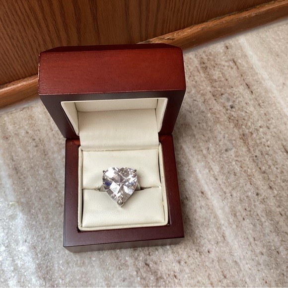 Fashion, jewelry, large heart-shaped ring - Picture 2 of 10